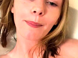 Brunette Solo Webcam Masturbation