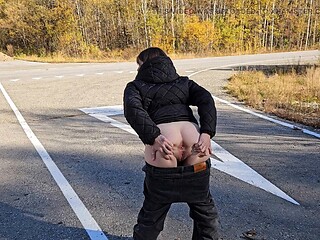 MissPopas Big-Butt Ass Flashes on Autumn Walk