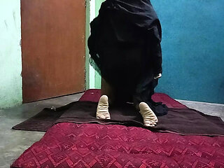 I fucked my friend's wife in Hijab alone in her house and put my cock's juice in her pussy