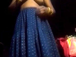 Bhabhi Is Showing Her Breasts, Pussy Juice Was Coming Out After Inserting Finger