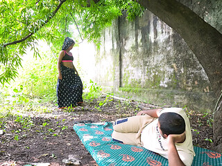 Amateur Indian couple has wild sex in the forest