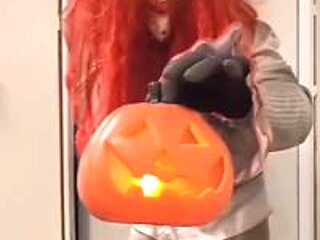 Insane clown with a Big Cock shows tricks and gives Big Cumshot treats