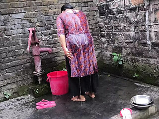 Desi Aunty Naked Bath Surprise - Hardcore Ass Fucking in Shower