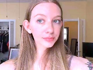 Lucy Spanks - Natural Face Worship Blonde
