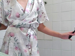 Cutting vaginal hairs
