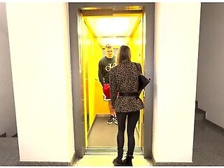 Amateur Porn Actress Meets A Fan In The Elevator And Fucks Him. Dialogues In Italian. Roleplay
