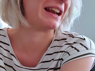 amateur blonde solo webcam