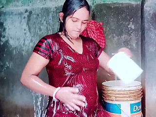 Jija ji ne apne choti sali ki virgin pussy milte hi uski pussy ros nikal diya,pussy ros piya jija ji ne guder ros yammy...