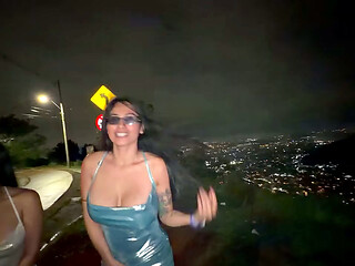 saliendo de la discoteca con mi amiga nos vamos a un mirador a chupar vergas de extra&ntilde_os