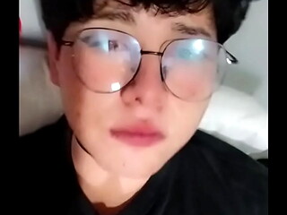 Peque&ntilde_a femboy masturbandoce