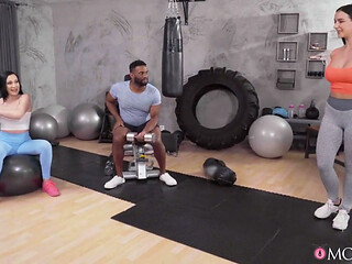 Momxxx - Interracial Threesome with Gym MILF