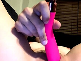 Cute amateur webcam teen girl toying pussy on webcam