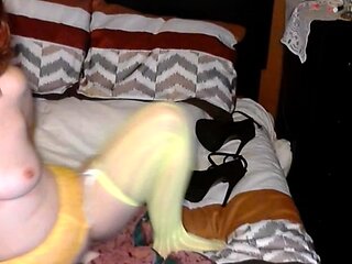 Amateur brunette ariana marie solo toying