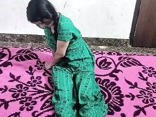 Chachi ka bur chod kar paani nikal diya