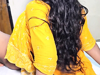 Desi maid steals money while cleaning the room, the room
