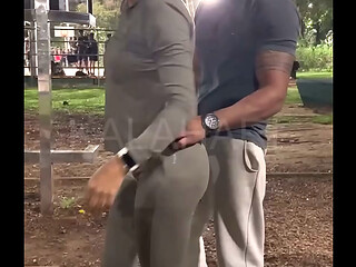 Personal Pauzudo da treino para casada muito safada e fode a safada na frente do marido corno. Personal pauzudo, deu o treino para a safada colocou para mamar e fudeu a gostosa no carro com o cornUbe