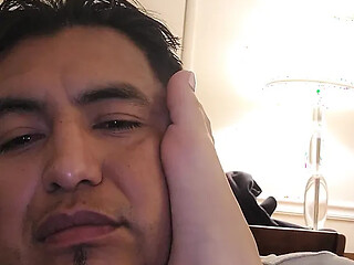 Hisptanic Latina Mistress Yessi teases her foot slave