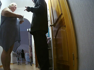 Courier fucked girlfriend in mouth and pussy doggy style