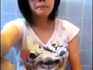 Amateur Asian Girl in Glasses Masturbating