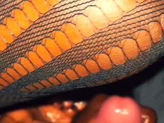 Girlfriend gives amazing handheld massage leading to huge cumshot on uncut