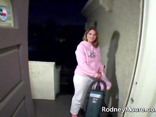 Chubby cutie Cassie sucks it up after cleaning up vintage