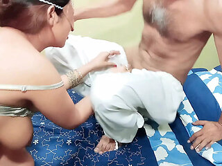 Chachu ny mujhy nanga kr k garam kr diya aur Mota Lund mery mu mai dal diya Indian Desi Blowjob Xxxxx Hindi Audio