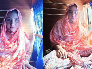 Indian College Girl First Time Sex on Moving Bus with Bhabi Desi