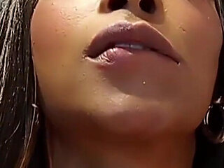 She Shakes Them Just to See You Lose It