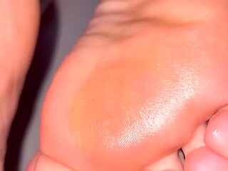 Sexy Oiled Soles Real Amateur Footjob