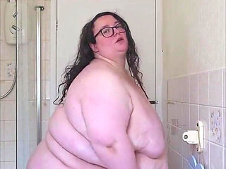 SSBBW Bathroom Cream Belly Body