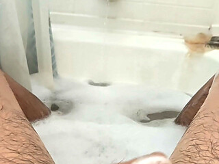 Relaxed Bath Wank: Jerking Off in the Tub and Feeling Good