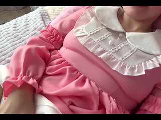 Cute Babe Fingering Pink Pussy