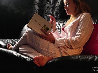 Reading, Smoking 4K