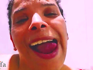 Fanny Preta Safada Tomando Banho e Te Chamando pra Foder