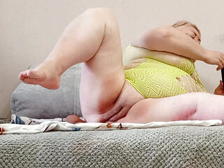 neighbor masturbates with toys to orgasm