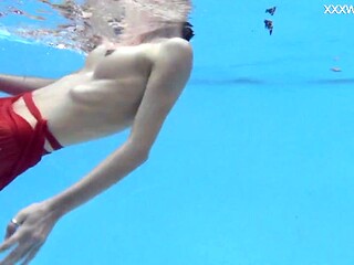 Hd porn with marvelous chick from Underwater Show