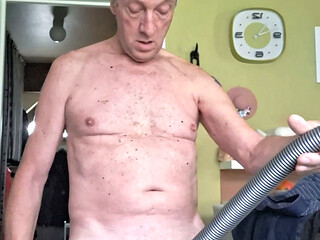 VACUUMCLEANER NO HANDS DICK SUCK EXHIBITIONIST SEXSHOW CUMSHOT