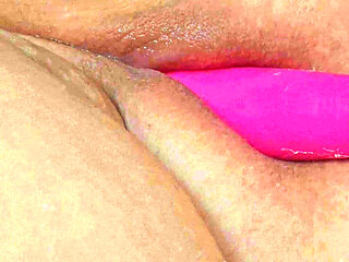 BBW Masturbating with Vibrator