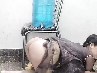 Step sister ko akele dekh jabar chuchi daba daba kar pela