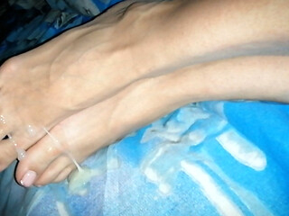 Cum on my stepsister's feet. Real home footjob