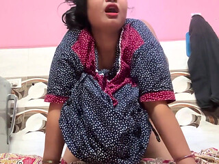 Desi Wife Wakes up Horny - Husband Fucks Her Before Breakfast. Hindi Video