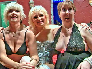 Mature housewife trio group sex party