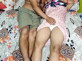 Romance with the neighbor: Hot Indian stepmom gets romantic with young couple