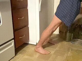 Bottoming for the Refrigerator, Lol