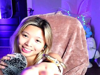 ASMR girlfriend Ivoryxnight helps you get off before you hit the sack