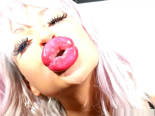 MWAH MWAH! Big kisses on glass