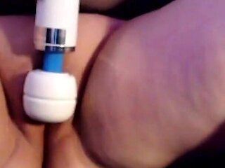 BBW Cam Girl Cums by Playing with Pussy