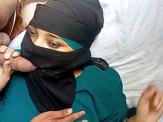 Stunning Muslim girl Dearshivani loves giving head