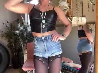 Sexy Dance While Live