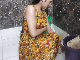 College hostel me ladkiyan ka bathroom MMS video bna liya